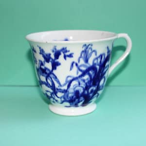 A Rare Flow Blue antique large Cup/Mug./Collectable