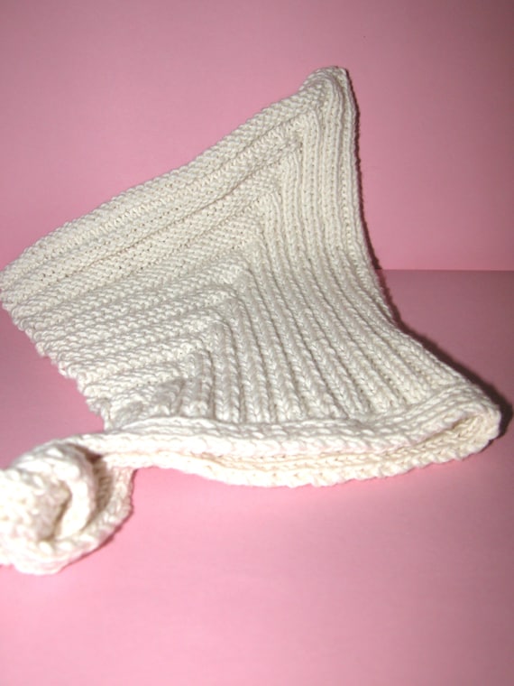 手編みのベビーボンネット・9 手編みのベビーボンネット・9 scallop bonnet 編み図リリース｜tinytinyC