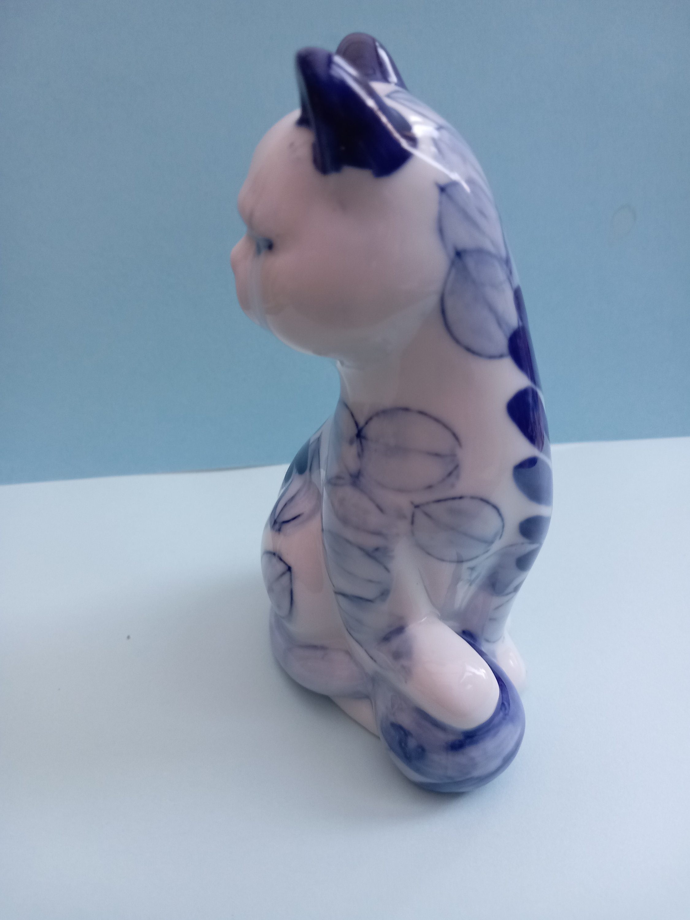 青と白の花模様 猫の陶器置物 アンティーク ヴィンテージ