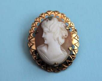 Delightful Shell Cameo Brooch set in a Gold Plated Frame/Pendant