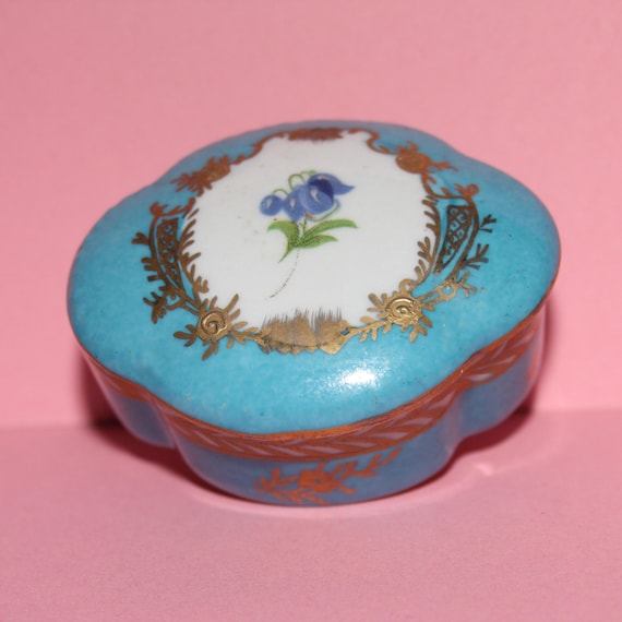 Antique Limoges Royal Porcelaine Trinket Box/Pill Box