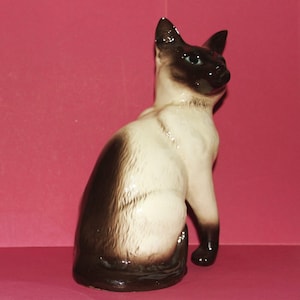 Highly Collectable Beswick Siamese Cat/Figurine/Made in England/No. 1882