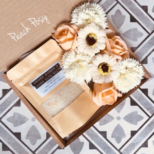 PEACH POSY Bathe in Beauty Soap Flowers Bath Salts Teacher gift Floral Bouquet Spa Kit Bath Pamper Aromatherapy Mum imagem 1