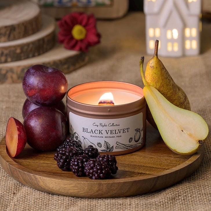 Wood Wick Candle | Black Velvet - Natural Soy Wax - Wooden Wick - Crackle -  Autumn - Fruity - Rhubarb - Plum - Vegan - Scented