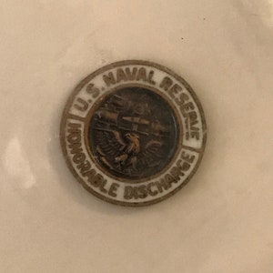 Vintage US Naval Reserve NOS Honorable Discharge 1972 Military pin
