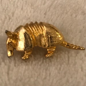 Vintage Armadillo gold tone shaped Texas Tie Tack missing back