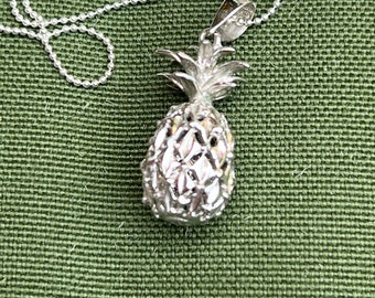 Vintage Pineapple tropical Hawaii Sterling Silver Pendant & chain necklace