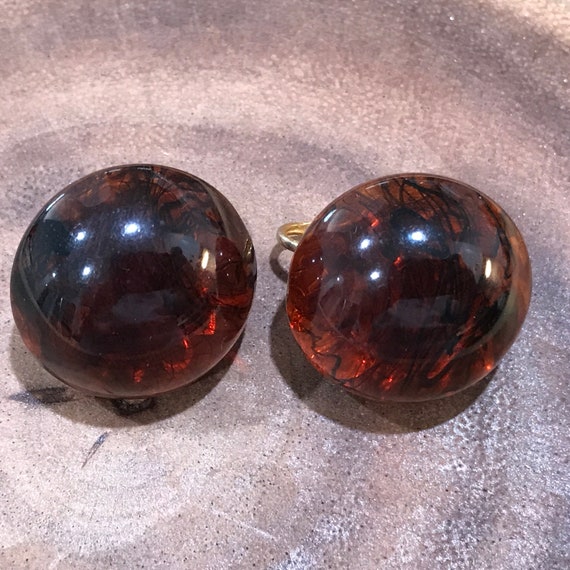 Vintage Vogue Jewelry Red Amber Color Button gold ton… Gem