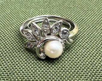 Vintage Avon Art deco regency faux pearl flower flower scroll silver tone ring Size 8