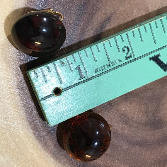 Vintage Vogue Jewelry Red Amber Color Button gold ton… Gem