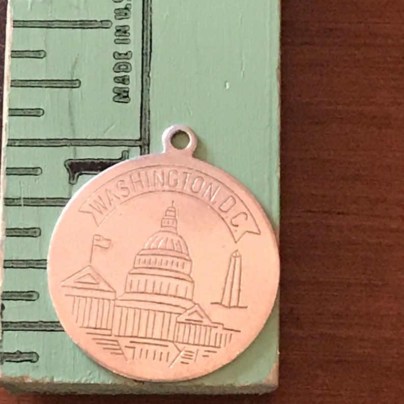 Chaîne à Cravate Vintage Washington DC US Capitol Building 1961 - Souvenir En Métal à Nettoyer