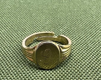 Vintage G monogram royal gold tone ring Size 3.5 adjustable