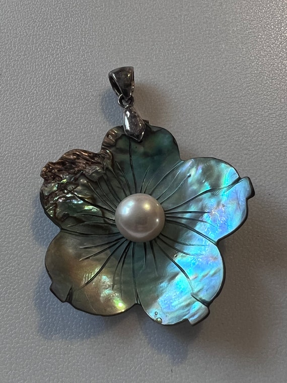 Vintage abalone carved flower bohemian Pendant