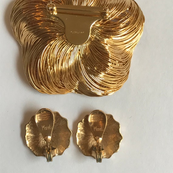 Vintage Monet Brooch and Earring set Gold tone Fl… - image 3