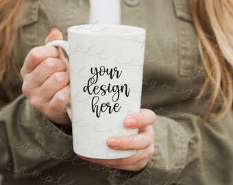 White Mug Mock Up #1 • 1 JPEG Bilder • Styled Photography • Woman Holding Mug Instant • Instant Download • Zeige Kunden Designs