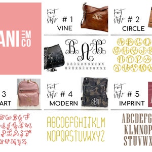 Puede incluir: Un collage de im&aacute;genes que muestran cinco estilos de fuente diferentes para monogramas. Cada estilo se muestra en una bolsa diferente, con el nombre y el n&uacute;mero de la fuente que se muestra debajo. El alfabeto se muestra en cada estilo, con las letras en oro o marr&oacute;n.