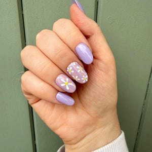 Lilac Stripe and Daisy Hand-Painted Press-On Nails