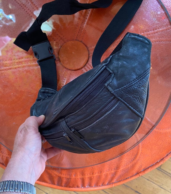 90’s Vintage Black Leather Fanny Pack, Travel Bag - image 3