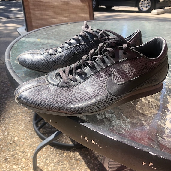Vintage Nike Black Faux Snake Embossed Leather Shoes Gem