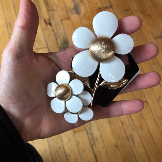 Set of 60’s Retro Daisy Brooch and Clip On Earring