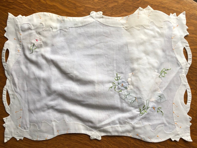 Floral Appliqu\u00e9 and Fine Embroidered Stitching Set of 4 Vintage Hand Crafted Cotton Placemats with Matching Cloth Napkins