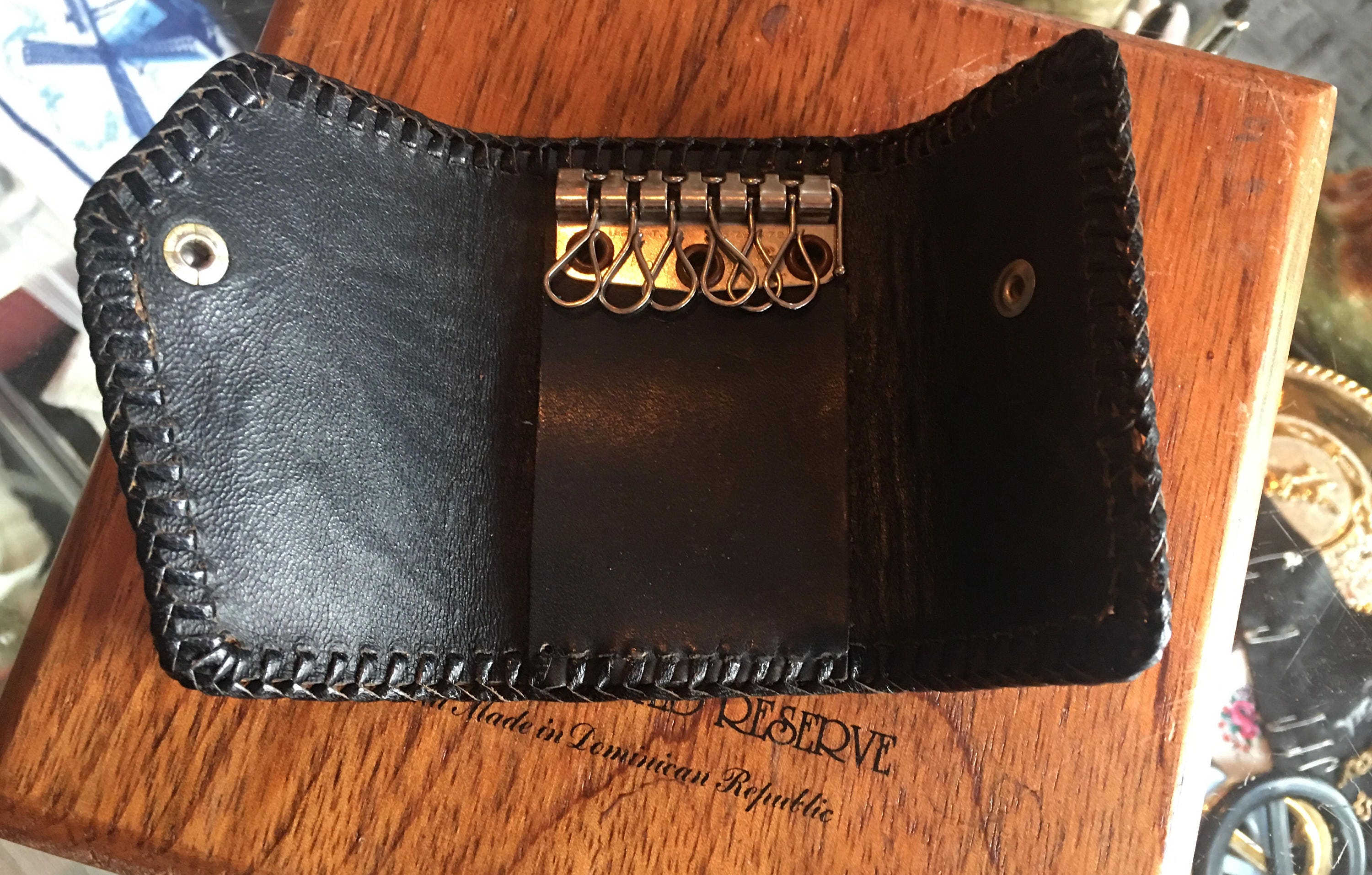 VTG Hand-Tooled Light Brown Leather 4-Key Holder, Black Whip Stitches, Rose  