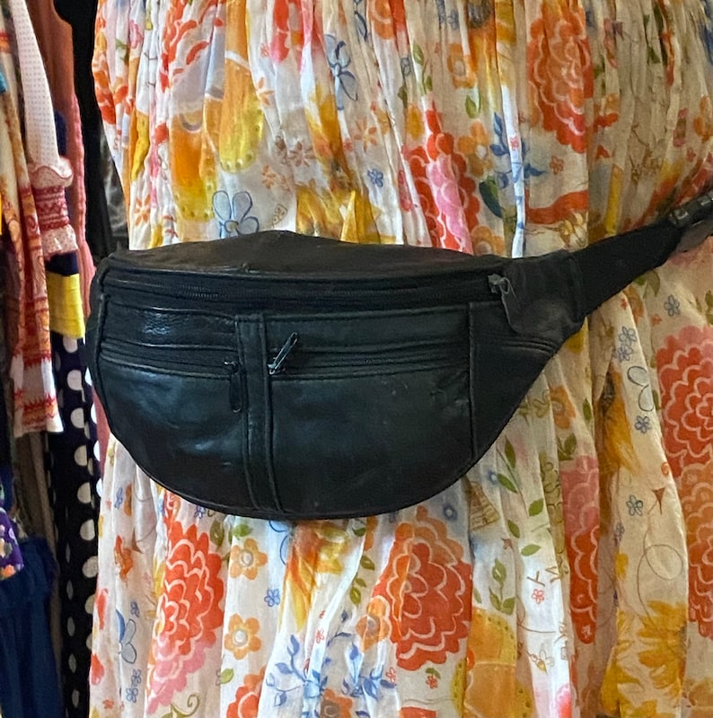 90s Vintage Black Leather Fanny Pack, Travel Bag image 1