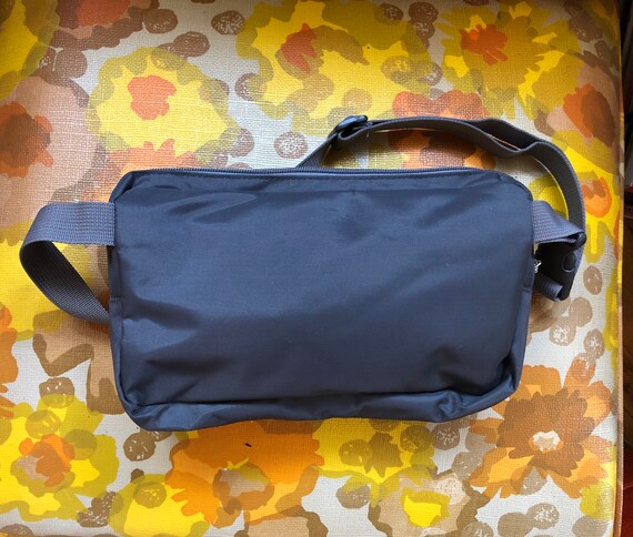 Vintage 90’s Gray Nylon Fanny Pack, Festival Bag,… - image 4