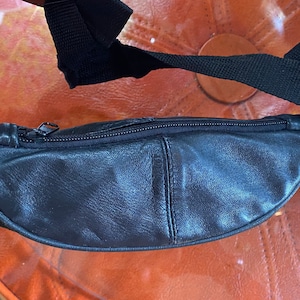 90s Vintage Black Leather Fanny Pack, Travel Bag image 6