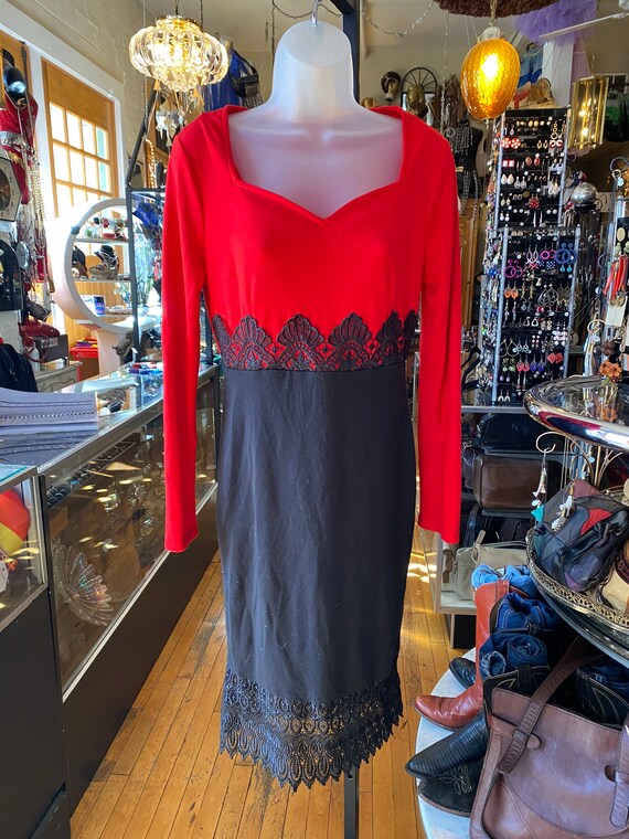 90’s Vintage Red and Black Lace Dress - image 2