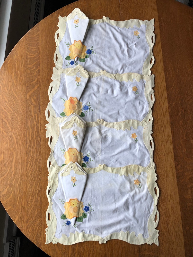 Floral Appliqu\u00e9 and Fine Embroidered Stitching Set of 4 Vintage Hand Crafted Cotton Placemats with Matching Cloth Napkins