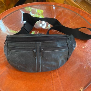 90s Vintage Black Leather Fanny Pack, Travel Bag image 2