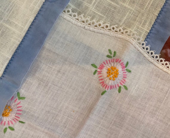 Antique Linen Embroidered Hankerchiefs or Table S… - image 3