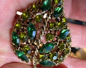 60 s Retro WEISS Gold Metal Leaf and Green Rhinestones Brooch Pin