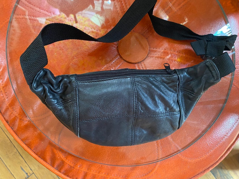 90s Vintage Black Leather Fanny Pack, Travel Bag image 5