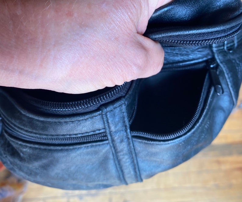 90s Vintage Black Leather Fanny Pack, Travel Bag image 9