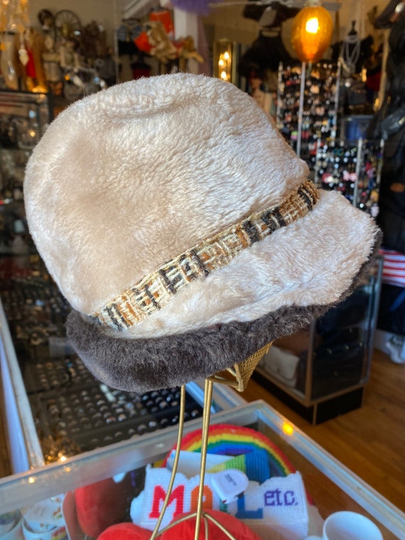 70’s Boho Tan and Brown Faux Fur Winter Hat - image 4