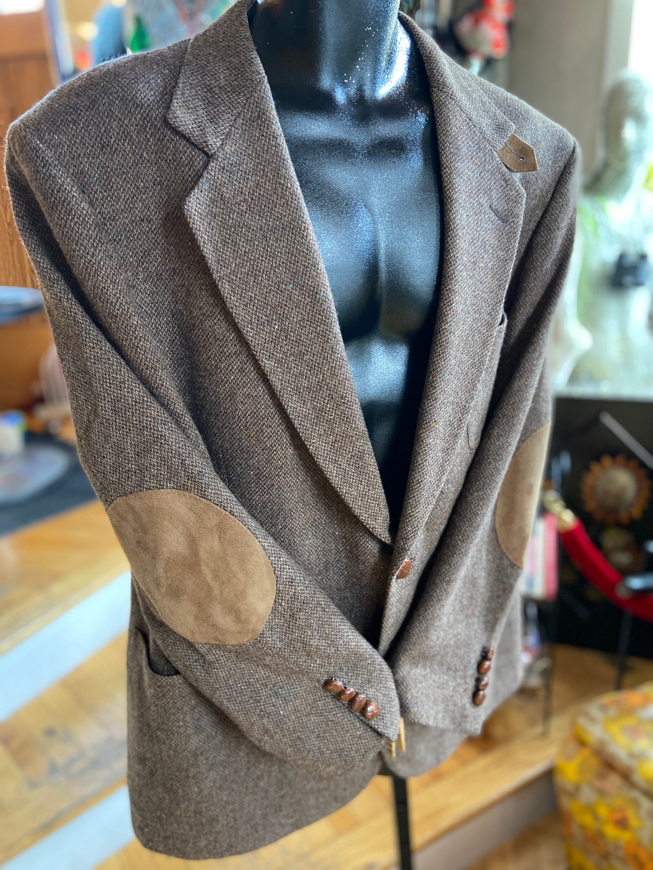 Men’s tweed blazer with suede elbow patches