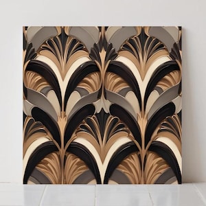 Puede incluir: Panel de pared cuadrado de estilo Art Déco con un diseño repetitivo en forma de abanico. El patrón incorpora una paleta de negro, beige, dorado y gris, creando un efecto tridimensional en capas. El panel está sobre un fondo blanco.