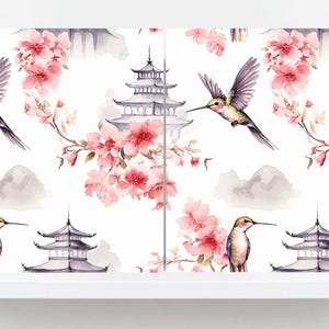 Peut inclure: Illustration à l'aquarelle avec des colibris, des fleurs de cerisier et des pagodes sur fond blanc. Le motif comprend des fleurs roses, des montagnes grises et des éléments architecturaux détaillés, créant une esthétique sereine inspirée de la nature.