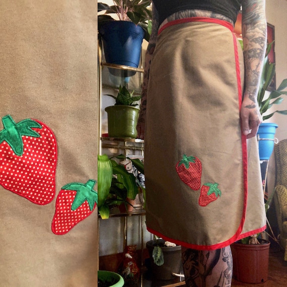 70 Strawberry Print Wrap Skirt // Vintage Wrap Ski