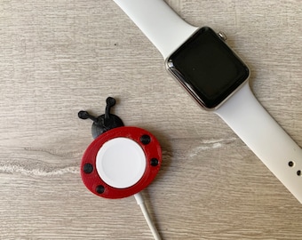 かわいいてんとう虫柄のApple Watch充電器用スキン/カバー