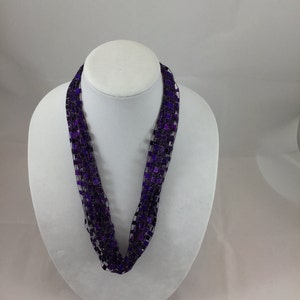 Collar Sassy en morado real, collar de hilo de escalera