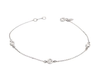 Dainty Solid Gold Chain Bracelet set with 3 Diamonds