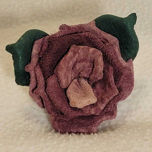 Mottled Mauve Pigskin Leather Rose Pin