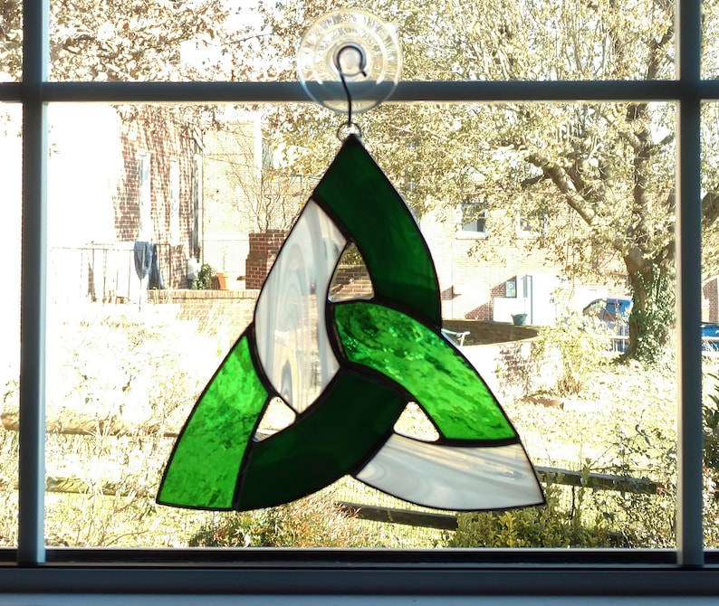 Celtic Knot Stained Glass Suncatcher Celtic St Patricks Day Green Irish Ornament Scottish Trinity Knot Housewarming Gift Irish Decor