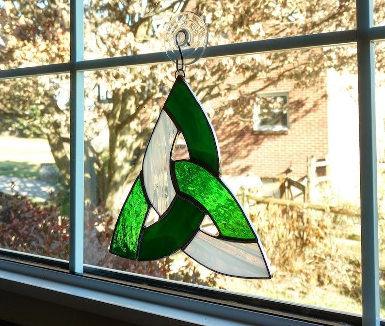 Celtic Knot Stained Glass Suncatcher Celtic St Patricks Day Green Irish Ornament Scottish Trinity Knot Housewarming Gift Irish Decor