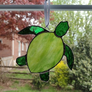 Stained Glass Turtle Suncatcher, Sea Turtle Ornament, Green Glass Turtle, Beach Decor, Coastal Decor, Sea Creature, Turtle Art