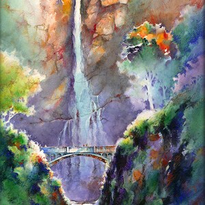 Peut inclure: Peinture &agrave; l'aquarelle d'une cascade descendant d'une falaise rocheuse avec un pont enjambant le bas des chutes. La peinture pr&eacute;sente des couleurs vives, y compris des nuances de bleu, de vert, de violet et d'orange.