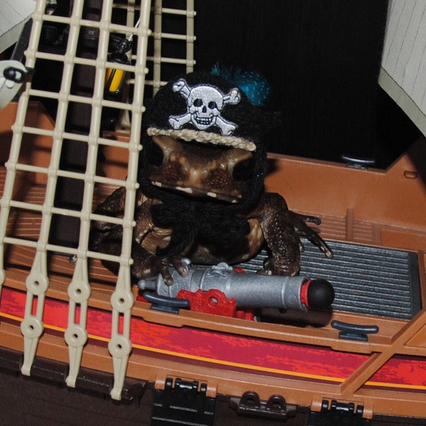 Tiny Pet Halloween Costume Pirate Hat for Frogs, Toads, , Lizards, Hamsters Rats  Birds and other Little Critters
